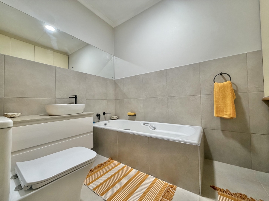 4 Bedroom Property for Sale in Paradise Beach Eastern Cape